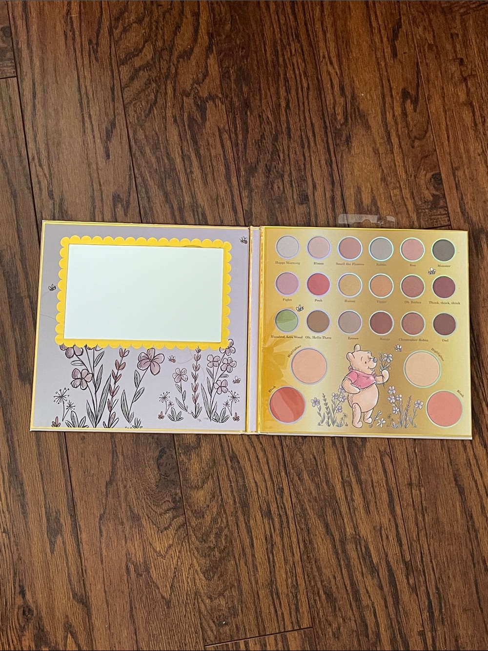 NEW!  Disney Winnie the Pooh Eyeshadow and Face Makeup Palette - Picture 2 of 15